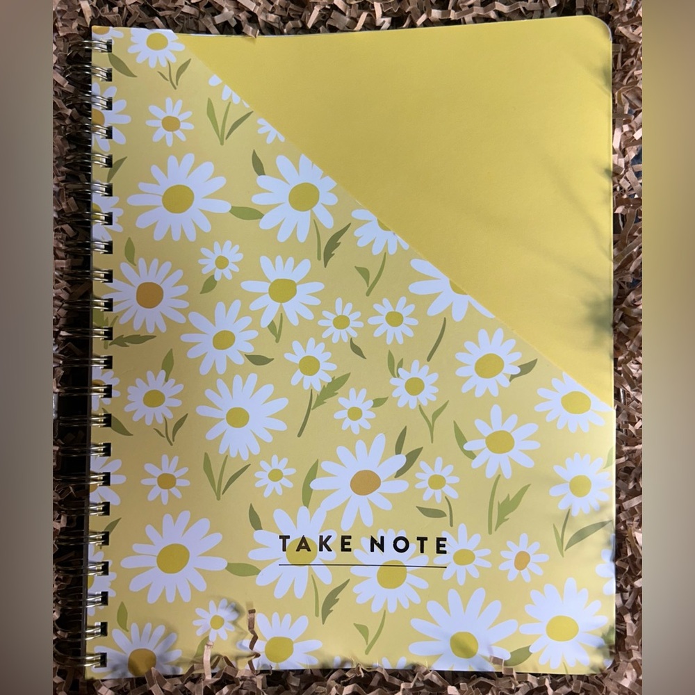 FRINGE Studio
Large Daisies Spiral Notebook with Exterior Pocket